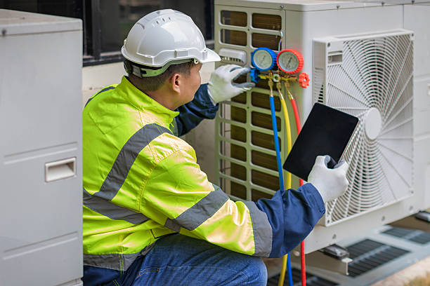 Professional Ac Installation technician working in Mapleton, IL